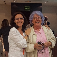 Foto de Lucía con Francisca García, presidenta de la asociación EMDR de España